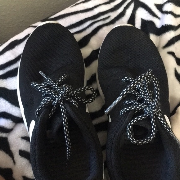 Nike’s - Picture 3 of 4